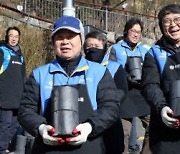 신한금융, 사회공헌 솔선수범 릴레이 1호는 '연탄나눔'