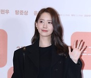 [포토] 윤아, '도그데이즈' 보러 왔어요