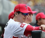 '후원사 뒷돈' 혐의…KIA 김종국 감독 영장, KBO 사상 처음