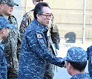 조태열, 해군2함대 방문…“외교, 강력한 안보 뒷받침돼야”