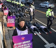 '특별법 공포 촉구' 오체투지 이어가는 이태원 참사 유가족들