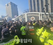 `이태원 특별법` 거부권 의결…유가족들 정부청사 진입 시도