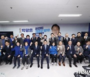 김동연·이재준 '중립훼손' 논란…박광온 선거사무소 개소식서 '축사'