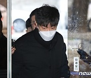 '뒷돈 수수' 혐의 KIA 김종국 전 감독 영장실질심사 출석