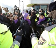 기자회견 장소로 경찰과 갈등 빚는 이태원참사 유가족