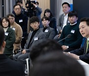 윤 대통령 "비대면 진료, 글로벌 경쟁력 차원에서 봐야"