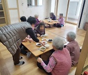 "불편한 좌식 식사 그만" 광산구, 경로당 식탁 지원