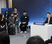 尹 “디지털, 후생 증진 초점”... 행정서류 완전 전산화·비대면진료 법개정(종합)