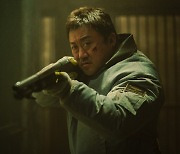 [Herald Review] Awesome action lifts dull plot of 'Badland Hunters'