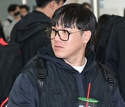 김선빈, 커피와 함께 긴장속 출국 [포토엔HD]