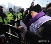 '진실말고 필요없다'