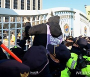 이태원특별법 재의요구안 의결, 항의하는 유가족