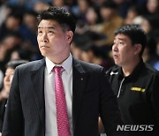 프로농구 '마레이 부상 일시교체' LG, 소노 잡고 공동 2위…삼성 10연패