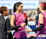 윌로우 존슨과 김연경, 함께하니 더 빛나네 [사진]