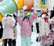 저출산 따른 격변의 사회로···“4년뒤 어린이집·유치원 3분의 1이 사라진다”