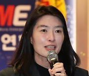 축사하는 정신아 카카오 대표 내정자