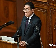 기시다 "우크라 전후 복구 수요 막대…日기업들 적극 지원해야"