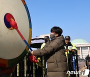 국회 찾은 해병대 생존장병 어머니 "채 상병 사망사건 특검 촉구"