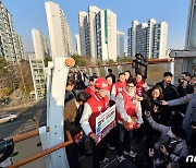 수원 방문한 한동훈 비대위원장, '4호 공약은 철도 지하화'