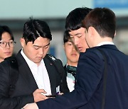 [포토] 한동희-노진혁, 심각하게 토론 중