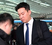 [포토] 김민성, 롯데팬들의 환영 받으며