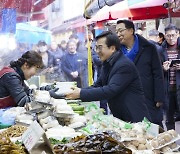 김동연 민생행보…파주·안양이어 성남 전통시장 찾아