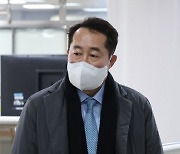 `돈봉투 의혹` 윤관석, 1심서 징역 2년