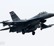 주한미군 F-16 전투기 서해상 추락...조종사 비상탈출