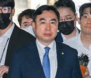 '민주당 돈봉투 의혹' 윤관석 1심서 징역 2년 선고