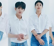 '15주년' 하이라이트, 완전체 컴백 예고..."올 봄 목표"