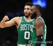 [NBA] ‘원투펀치 펄펄’ 보스턴, 할리버튼 22분만 뛴 인디애나 제압