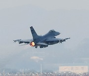 주한미군 F-16 전투기 서해 추락..조종사 무사 탈출