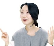 박지영 "자아를 집에 두고 출근한다면 그들은 과연 뭘 하고 지낼까요"