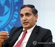 IMF의 경고 “韓 가계부채 줄여야...이자 부담 커질 수 있어”