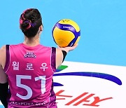 ‘17점’ ML 303승 레전드의 딸 성공적인 데뷔전…김연경+레이나+윌로우 56점 합작! 흥국생명, 도로공사 완파→1위 현건 추격