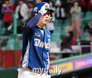 “수비하다 안 하면 대타 나가는 기분…” KBO AVG 3위가 희생했다? 그건 아니지, 손아섭 마음은 ‘이해’