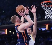 '디빈센조 33점' NBA 뉴욕, 유타 잡고 8연승 행진