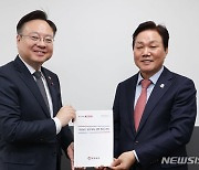 박완수 경남지사, 복지부 장관 만나 의대 정원 확대 건의