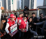 경부선 관통 현장 둘러보는 한동훈 비대위원장