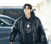 황민현,'미소 머금고' [사진]