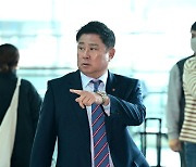 롯데 김태형 감독, '2024 시즌 향한 스프링캠프 출발' [사진]