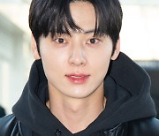 황민현,'빠져든다' [사진]