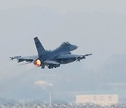 군산 직도 인근서 주한미군 F-16 전투기 추락…조종사는 무사