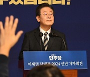 질문 받는 이재명 대표