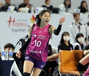 '김연경 17득점' 흥국생명, 한국도로공사에 3-0 승리