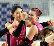 '김연경-윌로우 34득점 합작' 흥국생명, 한국도공사에 3-0 완승