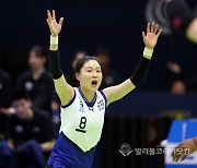 공격성공, 기뻐하는 김연견