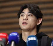 ‘바람의 손자’ 이정후, MLB 준비 위해 출국…“적응 잘하는 게 최우선”