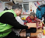 이한준 LH사장, 영등포 쪽방촌 찾아 겨울물품 전달