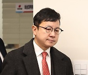 회의 참석하는 호준석 비대위 대변인